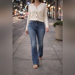 Levi Strauss Signature Bootcut Jeans Womens 6 (28x32) Medium Wash Classic Denim